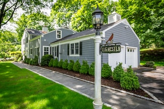 116 West Ln, Stamford, CT 06905