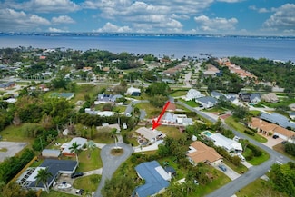 905 Lucas Rd, Fort Myers, FL 33919