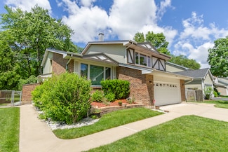870 Tanglewood Dr, Wheeling, IL 60090