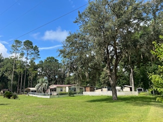 9389 Florida St, Fanning Springs, FL 32693
