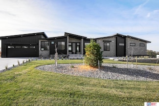 902 S Lakeview Way, Ashland, NE 68003