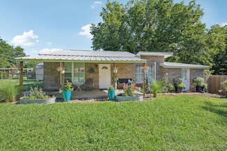 705 S E St, Skiatook, OK 74070