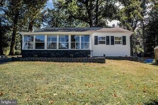 4229 Park Ln, Aston, PA 19014