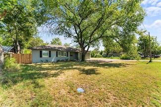 612 E 8th St, Kemp, TX 75143