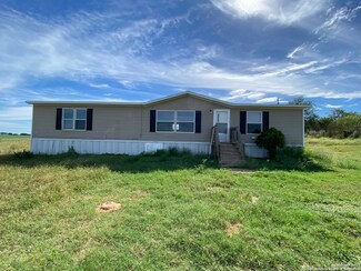 114 Mann Rd, Poteet, TX 78065