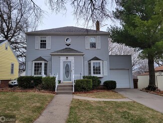 615 W 15th St, Carroll, IA 51401