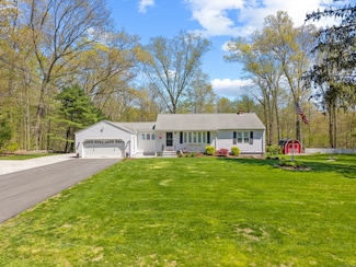 8 Dean Rd, East Lyme, CT 06333