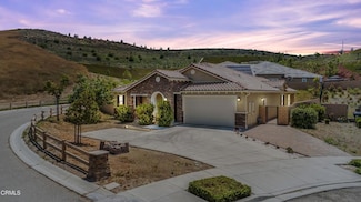566 Purple Sage Ln, Simi Valley, CA 93065