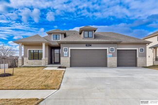 10204 S 118th St, Papillion, NE 68046