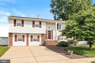 5 Misty Pine Ln, Trenton, NJ 08690