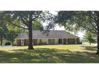 1903 Moberly St, Trenton, MO 64683