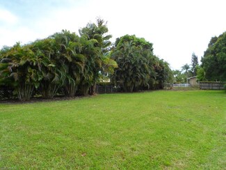 97 4th St, Naples, FL 34113