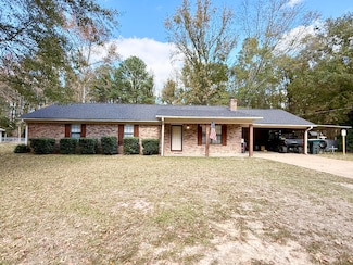 364 Pinewood Dr, Columbus, MS 39702