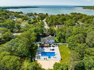 63 E Tiana Rd, Hampton Bays, NY 11946