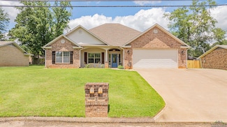 2104 E Harold St, Gladewater, TX 75647