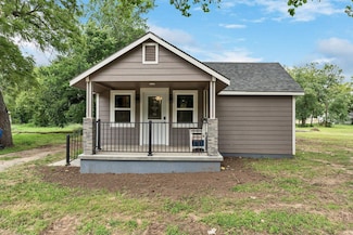 723 N Line St, Belle Plaine, KS 67013