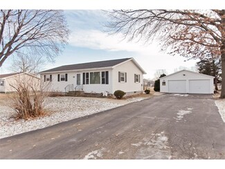 9 Lincoln Dr, Palo, IA 52324