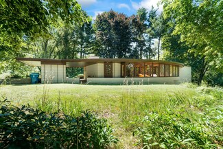 2822 Taliesin Dr, Kalamazoo, MI 49008