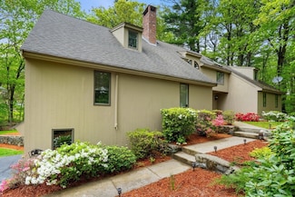 285 Raleigh Tavern Ln, North Andover, MA 01845
