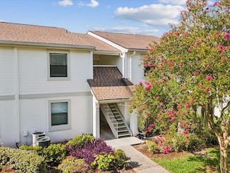 214 Meadow Ln, Oldsmar, FL 34677