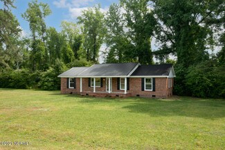510 S Mcrae St, Burgaw, NC 28425