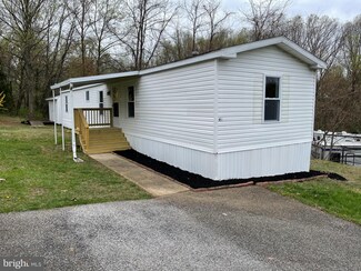 64 Cherokee Dr, Windsor, PA 17366