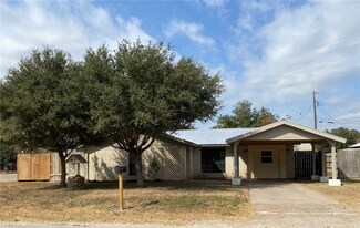 1601 N Grand Prix Dr, Three Rivers, TX 78071