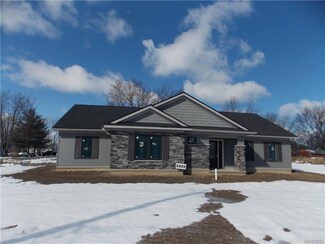 5802 Townline Rd, Sanborn, NY 14132