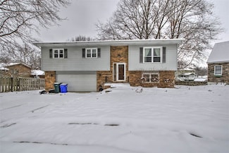 1051 Valley View Ct, Decatur, IL 62522