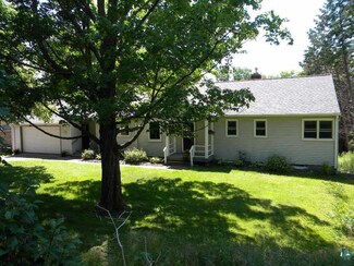 2141 Vermilion Rd, Duluth, MN 55803
