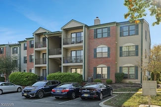 69 Fisher Dr, Franklin Park, NJ 08823