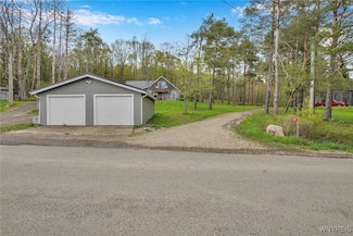 4320 Block Rd, Delevan, NY 14042