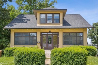 909 Elm St, Grinnell, IA 50112