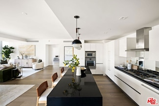 9000 W 3rd St Unit 301, Los Angeles, CA 90048