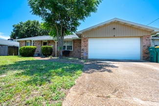 14 W Casa Loma Dr, Mary Esther, FL 32569