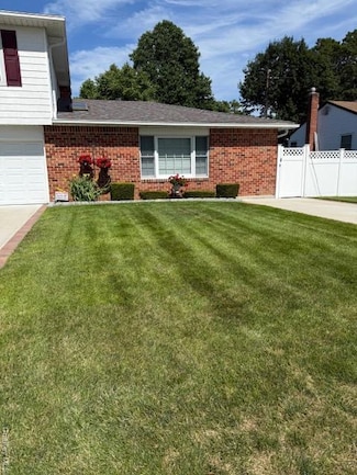 456 S 16th St, Lindenhurst, NY 11757