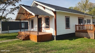 1021 E Sycamore St, Columbus, KS 66725