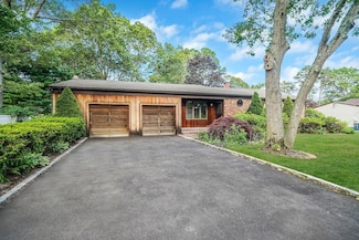 67 Warren Ave, Lake Ronkonkoma, NY 11779