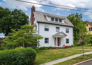 83 Wellesley Rd, Holyoke, MA 01040