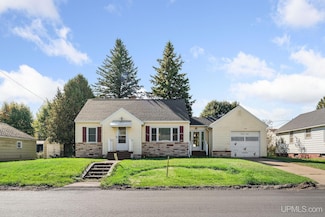 653 Cedar St, Ishpeming, MI 49849