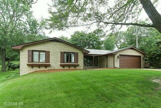 7708 College Dr, Windsor Heights, IA 50324
