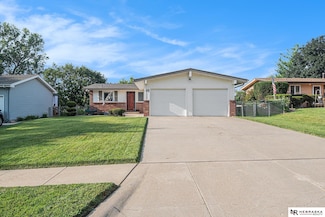 9347 Corby St, Omaha, NE 68134