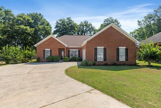104 Mooresboro Ct, Dothan, AL 36305
