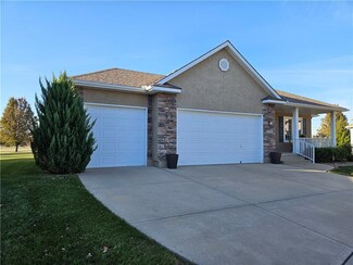 4605 SW Olympia Cir, Lees Summit, MO 64082