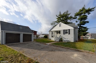 16 Liberty St, Little Ferry, NJ 07643
