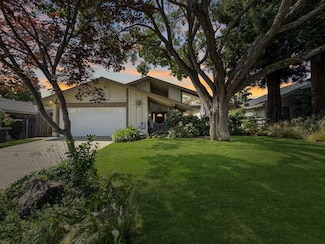9284 Linda Rio Dr, Sacramento, CA 95826