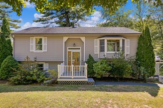 54 Stewart St, Wells, ME 04090