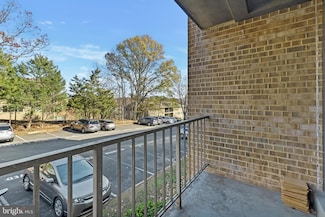 523 N Armistead St Unit 102, Alexandria, VA 22312
