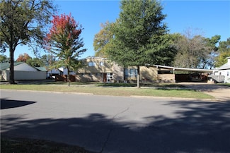 918 S Erie Ave, Russellville, AR 72801