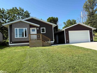 907 Broadway St, Audubon, IA 50025